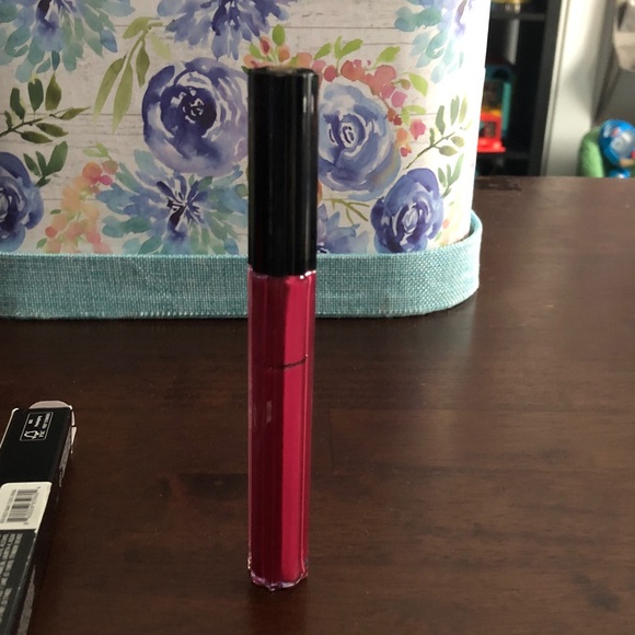 ❤️ Kat Von D Liquid Lipstick in Vibrant Pink - Picture 2 of 9